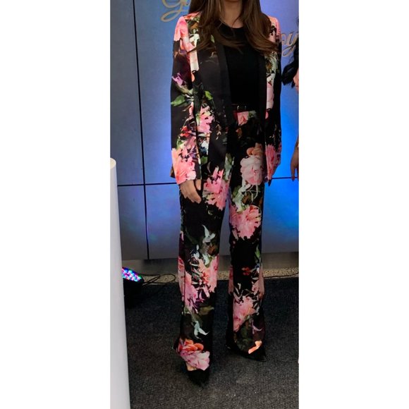 Beautiful Satin Marciano Blazer and Pant Set - Picture 2 of 9